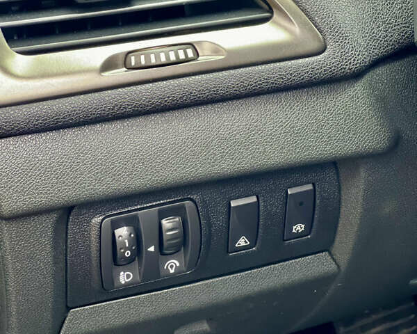 Черный Рено Меган, объемом двигателя 1.46 л и пробегом 221 тыс. км за 8100 $, фото 36 на Automoto.ua