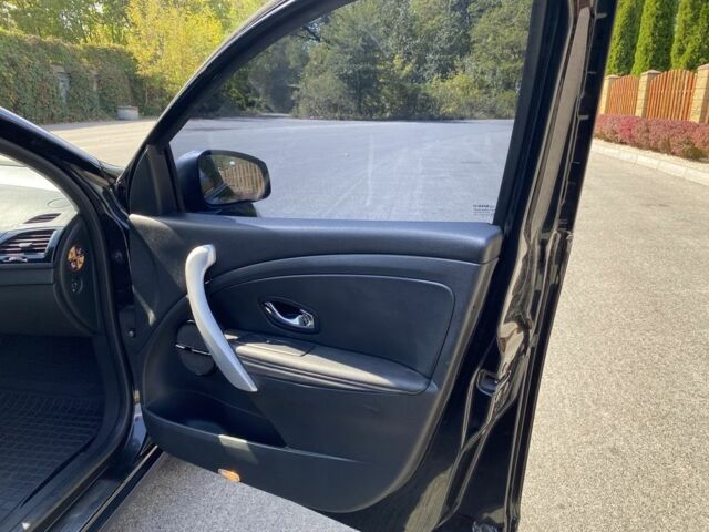 Черный Рено Меган, объемом двигателя 1.5 л и пробегом 274 тыс. км за 7800 $, фото 8 на Automoto.ua