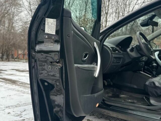 Черный Рено Меган, объемом двигателя 1.5 л и пробегом 280 тыс. км за 6899 $, фото 8 на Automoto.ua