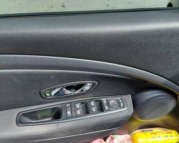 Рено Меган 2012 в Чернигове на Automoto.ua Черный Рено Меган, объемом двигателя 1.5 л и пробегом 260 тыс. км за 9600 $, фото 15 на Automoto.ua