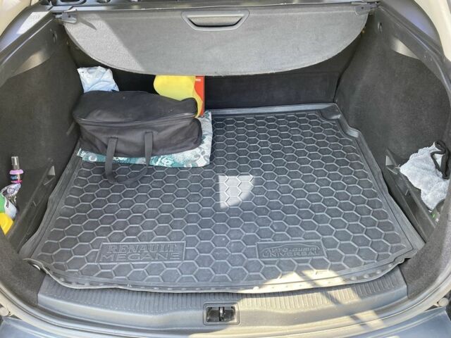 Черный Рено Меган, объемом двигателя 1.5 л и пробегом 274 тыс. км за 7800 $, фото 10 на Automoto.ua