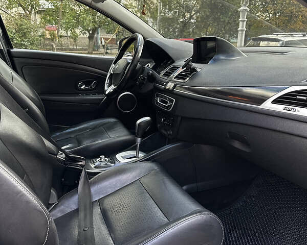 Черный Рено Меган, объемом двигателя 2 л и пробегом 298 тыс. км за 7500 $, фото 5 на Automoto.ua