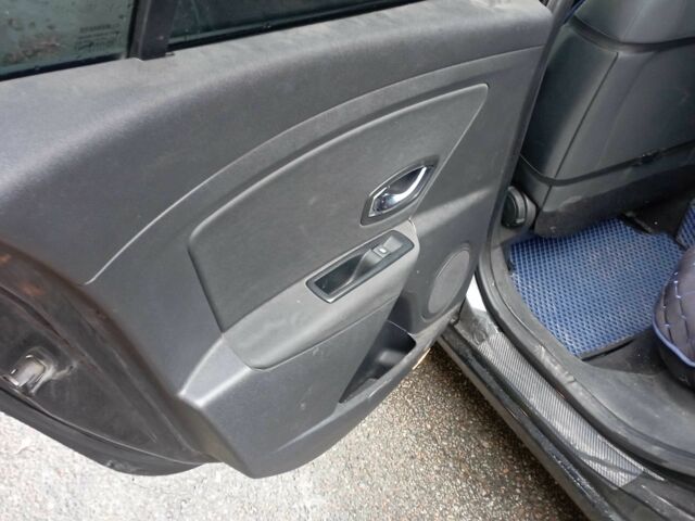 Черный Рено Меган, объемом двигателя 1.5 л и пробегом 260 тыс. км за 7711 $, фото 10 на Automoto.ua