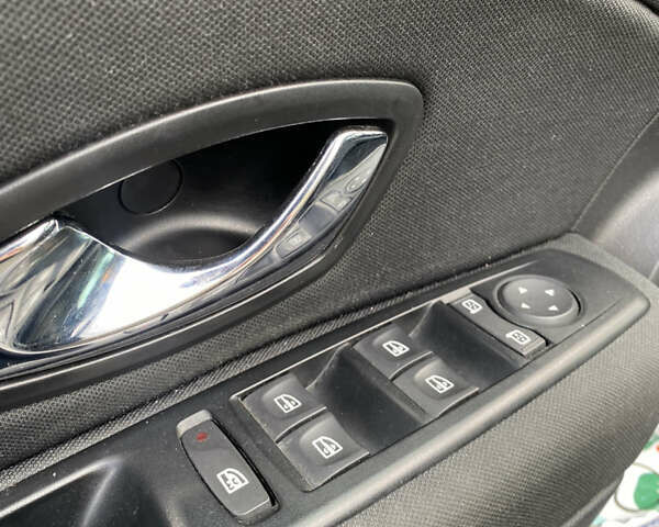 Чорний Рено Меган, об'ємом двигуна 1.46 л та пробігом 211 тис. км за 8600 $, фото 9 на Automoto.ua