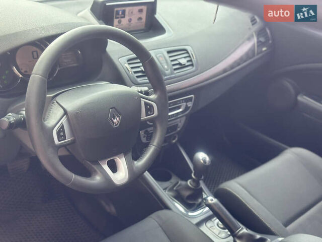 Черный Рено Меган, объемом двигателя 1.5 л и пробегом 236 тыс. км за 7250 $, фото 13 на Automoto.ua