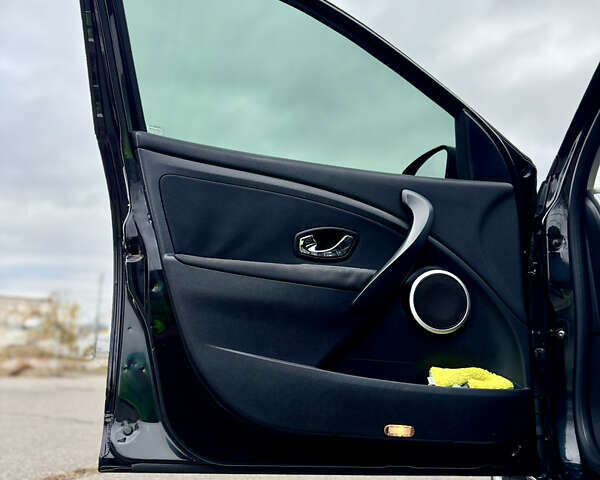 Черный Рено Меган, объемом двигателя 1.5 л и пробегом 240 тыс. км за 8200 $, фото 12 на Automoto.ua