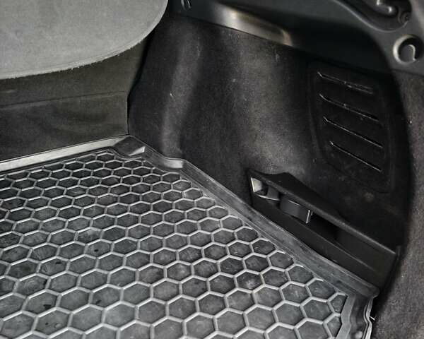 Черный Рено Меган, объемом двигателя 1.4 л и пробегом 187 тыс. км за 7100 $, фото 28 на Automoto.ua