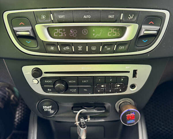 Черный Рено Меган, объемом двигателя 1.5 л и пробегом 240 тыс. км за 8200 $, фото 31 на Automoto.ua