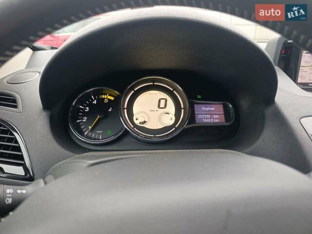 Черный Рено Меган, объемом двигателя 1.5 л и пробегом 257 тыс. км за 9700 $, фото 27 на Automoto.ua