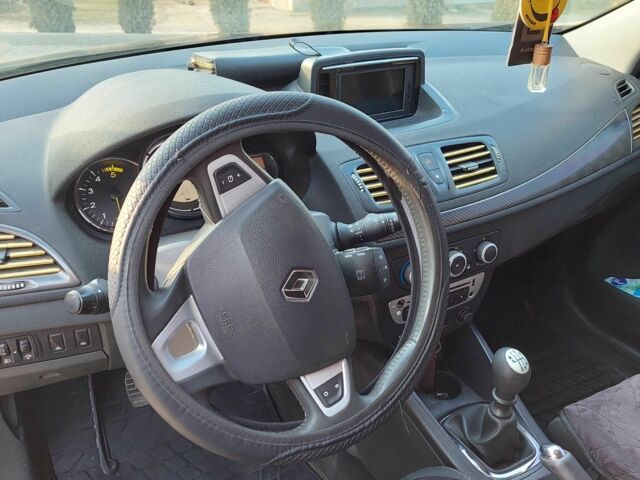 Черный Рено Меган, объемом двигателя 1.5 л и пробегом 240 тыс. км за 6500 $, фото 4 на Automoto.ua