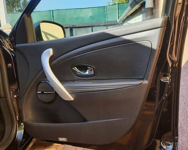 Черный Рено Меган, объемом двигателя 1.46 л и пробегом 200 тыс. км за 10000 $, фото 27 на Automoto.ua