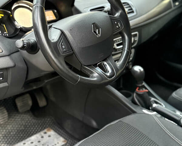 Черный Рено Меган, объемом двигателя 1.46 л и пробегом 215 тыс. км за 7300 $, фото 12 на Automoto.ua