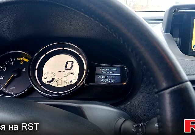 Черный Рено Меган, объемом двигателя 1.5 л и пробегом 244 тыс. км за 8100 $, фото 10 на Automoto.ua