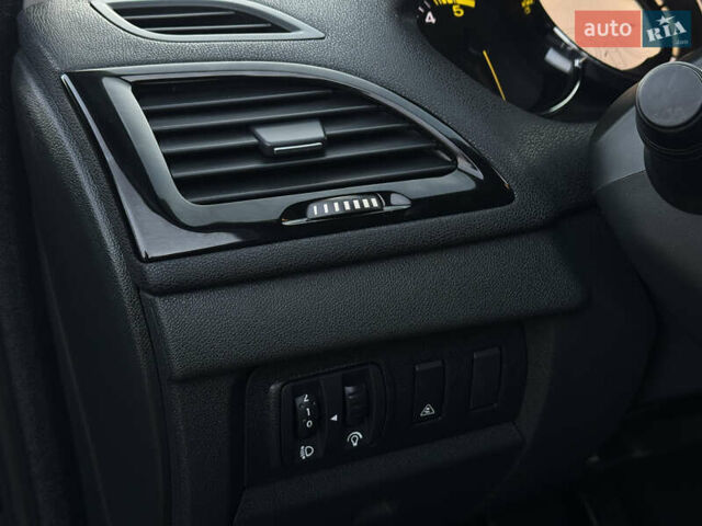 Черный Рено Меган, объемом двигателя 1.5 л и пробегом 240 тыс. км за 8950 $, фото 55 на Automoto.ua