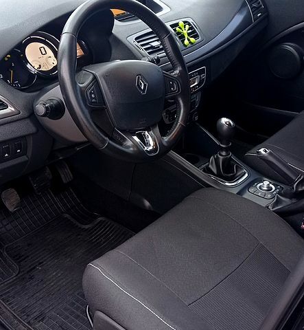 Черный Рено Меган, объемом двигателя 1.5 л и пробегом 244 тыс. км за 8100 $, фото 4 на Automoto.ua