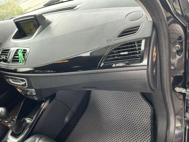 Черный Рено Меган, объемом двигателя 1.5 л и пробегом 345 тыс. км за 8300 $, фото 15 на Automoto.ua