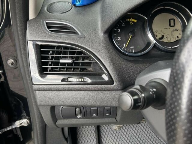 Черный Рено Меган, объемом двигателя 1.5 л и пробегом 345 тыс. км за 8300 $, фото 23 на Automoto.ua