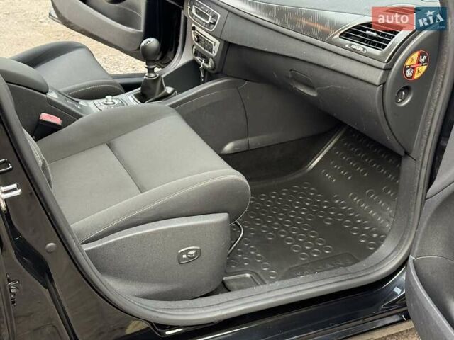 Черный Рено Меган, объемом двигателя 1.5 л и пробегом 257 тыс. км за 9350 $, фото 31 на Automoto.ua