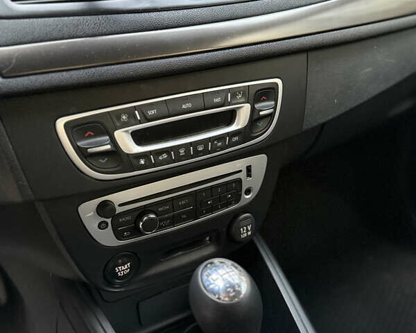 Черный Рено Меган, объемом двигателя 1.46 л и пробегом 215 тыс. км за 7300 $, фото 15 на Automoto.ua