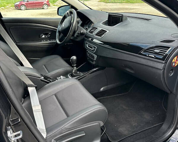 Черный Рено Меган, объемом двигателя 1.5 л и пробегом 240 тыс. км за 7700 $, фото 17 на Automoto.ua