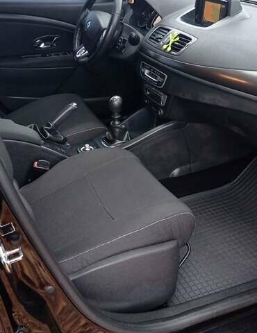 Черный Рено Меган, объемом двигателя 1.5 л и пробегом 244 тыс. км за 8100 $, фото 7 на Automoto.ua