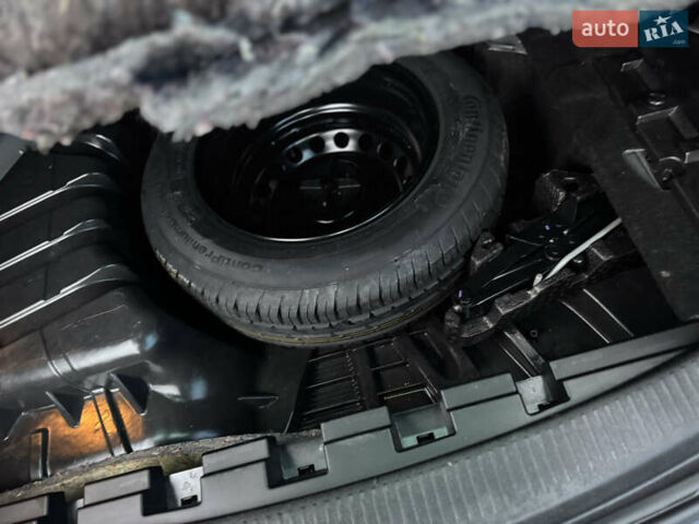 Черный Рено Меган, объемом двигателя 1.5 л и пробегом 237 тыс. км за 9300 $, фото 36 на Automoto.ua