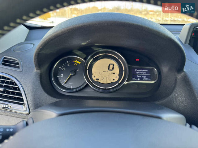 Черный Рено Меган, объемом двигателя 1.5 л и пробегом 290 тыс. км за 8350 $, фото 54 на Automoto.ua