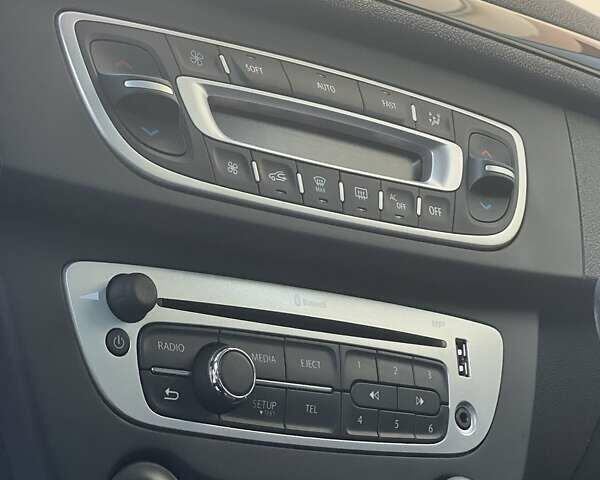 Чорний Рено Меган, об'ємом двигуна 1.5 л та пробігом 264 тис. км за 9300 $, фото 11 на Automoto.ua