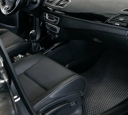 Черный Рено Меган, объемом двигателя 1.46 л и пробегом 290 тыс. км за 8400 $, фото 26 на Automoto.ua