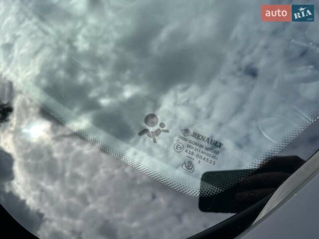 Чорний Рено Меган, об'ємом двигуна 1.6 л та пробігом 198 тис. км за 9500 $, фото 41 на Automoto.ua