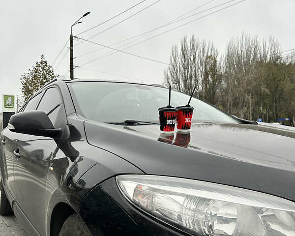 Чорний Рено Меган, об'ємом двигуна 1.46 л та пробігом 215 тис. км за 8000 $, фото 1 на Automoto.ua