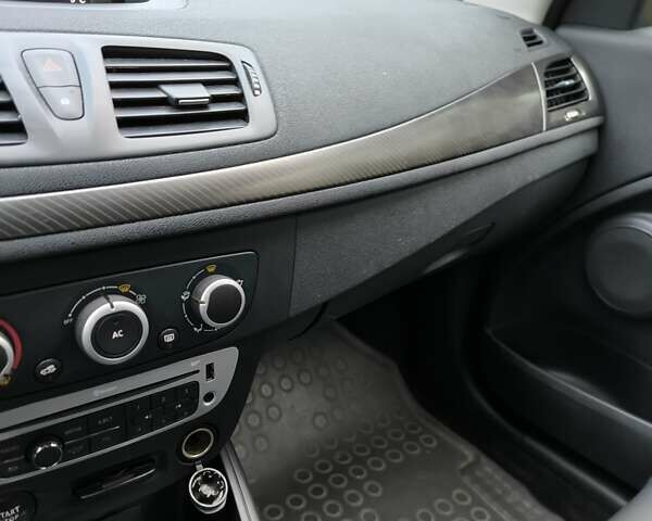 Черный Рено Меган, объемом двигателя 1.5 л и пробегом 197 тыс. км за 6800 $, фото 3 на Automoto.ua