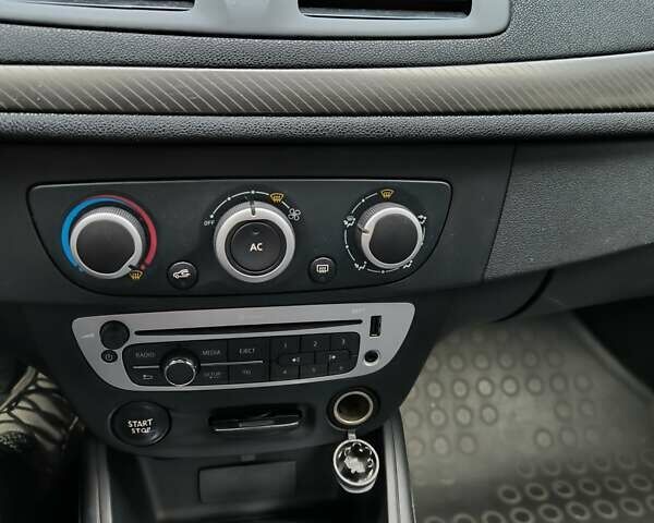 Черный Рено Меган, объемом двигателя 1.5 л и пробегом 197 тыс. км за 6800 $, фото 12 на Automoto.ua