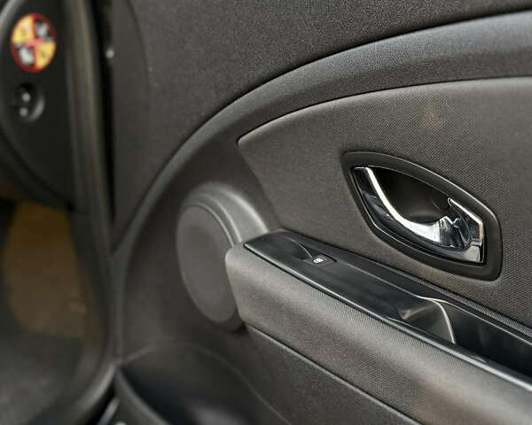 Черный Рено Меган, объемом двигателя 1.46 л и пробегом 215 тыс. км за 7300 $, фото 7 на Automoto.ua