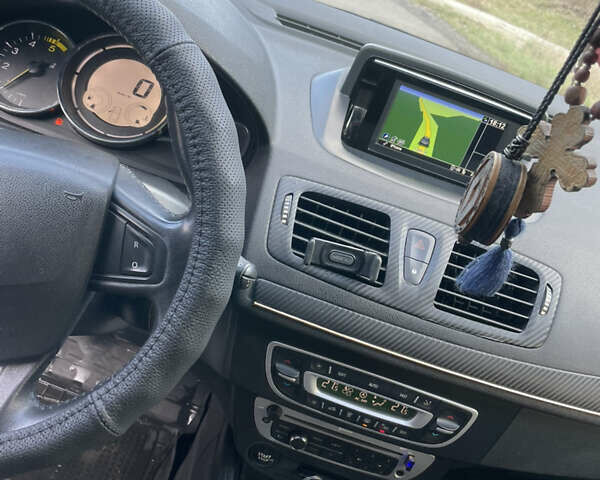 Черный Рено Меган, объемом двигателя 1.5 л и пробегом 300 тыс. км за 7400 $, фото 11 на Automoto.ua