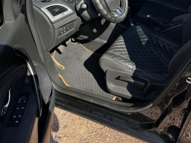 Черный Рено Меган, объемом двигателя 1.2 л и пробегом 200 тыс. км за 6600 $, фото 3 на Automoto.ua