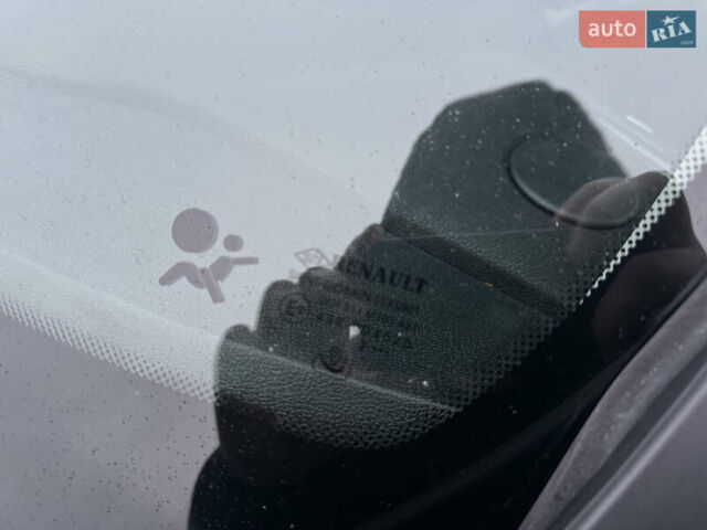 Черный Рено Меган, объемом двигателя 1.5 л и пробегом 237 тыс. км за 9300 $, фото 24 на Automoto.ua