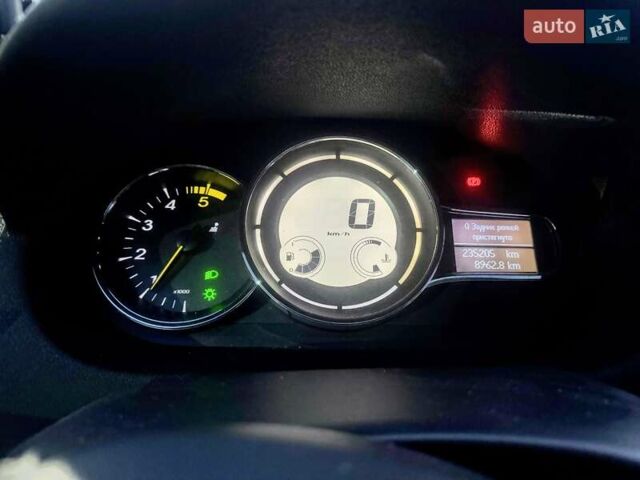 Черный Рено Меган, объемом двигателя 1.5 л и пробегом 235 тыс. км за 10500 $, фото 26 на Automoto.ua