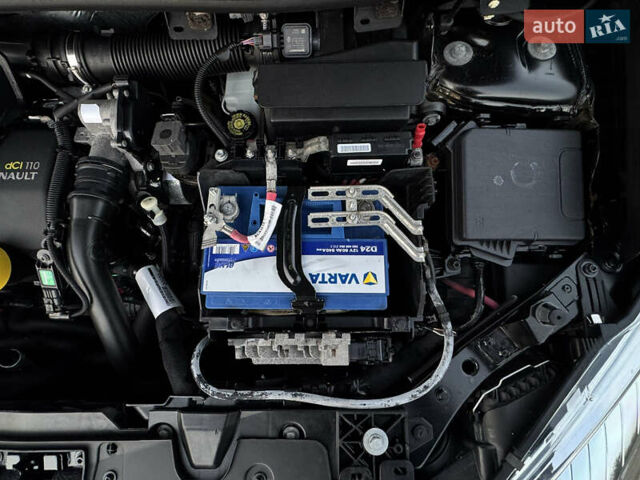 Черный Рено Меган, объемом двигателя 1.5 л и пробегом 240 тыс. км за 8950 $, фото 104 на Automoto.ua