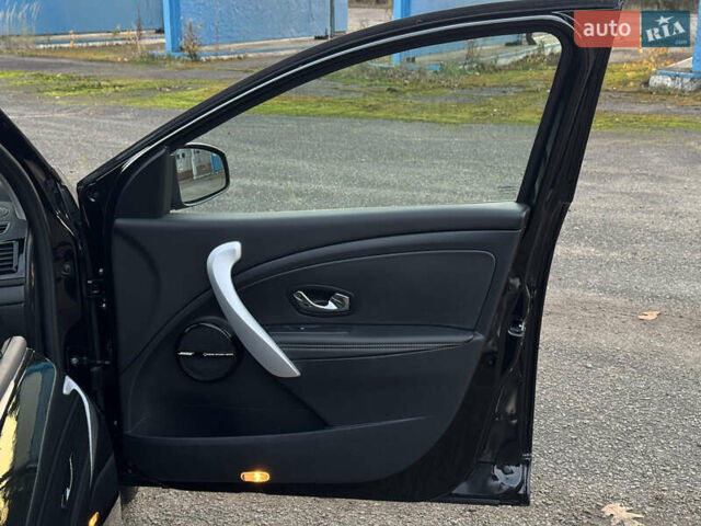 Черный Рено Меган, объемом двигателя 1.5 л и пробегом 240 тыс. км за 8950 $, фото 75 на Automoto.ua