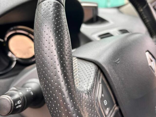 Черный Рено Меган, объемом двигателя 1.6 л и пробегом 227 тыс. км за 9000 $, фото 12 на Automoto.ua