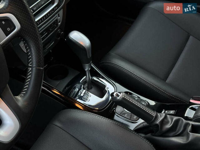 Черный Рено Меган, объемом двигателя 1.5 л и пробегом 240 тыс. км за 8950 $, фото 59 на Automoto.ua