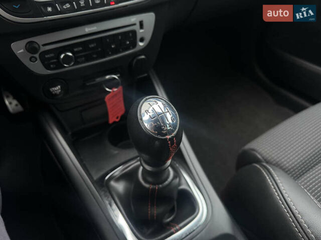 Черный Рено Меган, объемом двигателя 1.5 л и пробегом 238 тыс. км за 9200 $, фото 50 на Automoto.ua