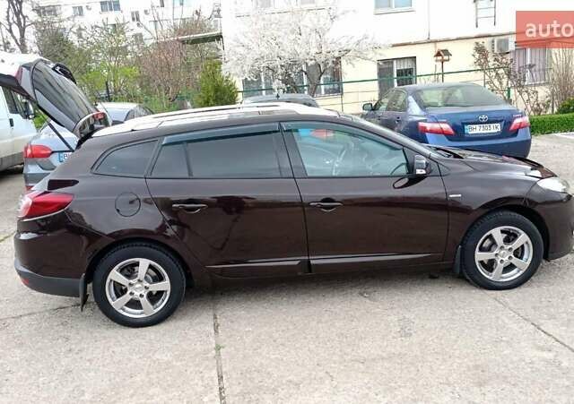 Черный Рено Меган, объемом двигателя 1.5 л и пробегом 276 тыс. км за 8300 $, фото 11 на Automoto.ua