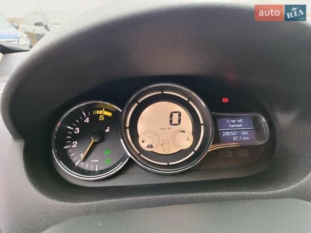 Черный Рено Меган, объемом двигателя 1.5 л и пробегом 248 тыс. км за 9540 $, фото 21 на Automoto.ua
