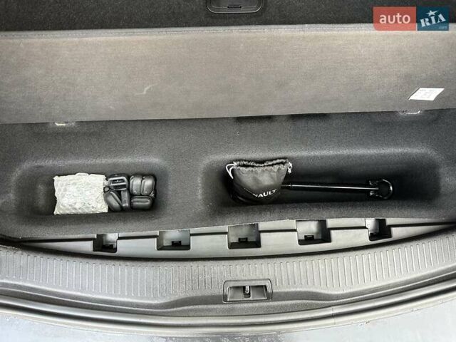 Черный Рено Меган, объемом двигателя 1.6 л и пробегом 198 тыс. км за 9200 $, фото 69 на Automoto.ua