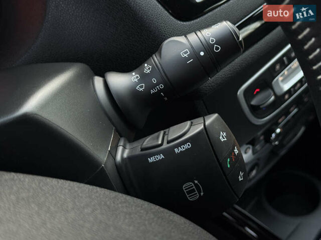 Черный Рено Меган, объемом двигателя 1.5 л и пробегом 240 тыс. км за 8950 $, фото 68 на Automoto.ua