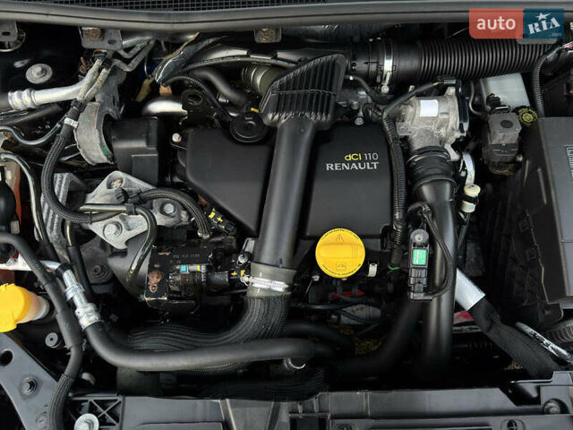 Черный Рено Меган, объемом двигателя 1.5 л и пробегом 240 тыс. км за 8950 $, фото 106 на Automoto.ua