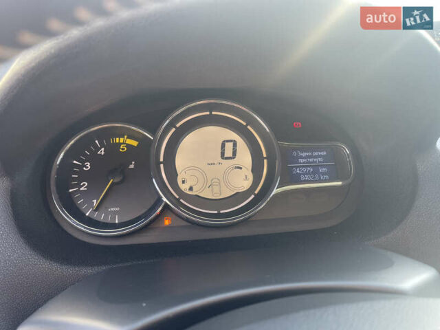 Черный Рено Меган, объемом двигателя 1.5 л и пробегом 242 тыс. км за 8850 $, фото 30 на Automoto.ua