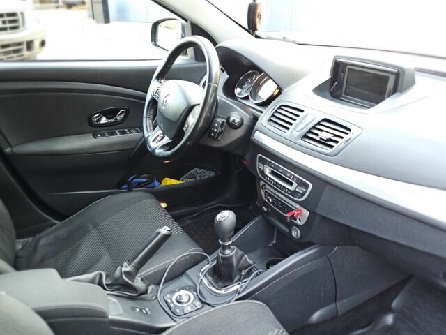 Черный Рено Меган, объемом двигателя 1.5 л и пробегом 400 тыс. км за 6300 $, фото 3 на Automoto.ua